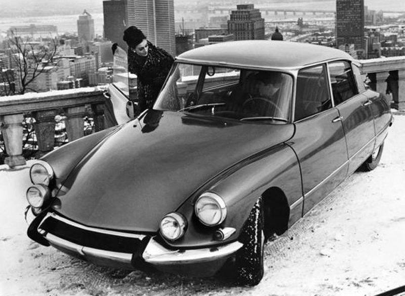 Illustration for article titled Classic & Sports Car Magazine Names Citroƫn DS "Most Beautiful Car Of All Time"